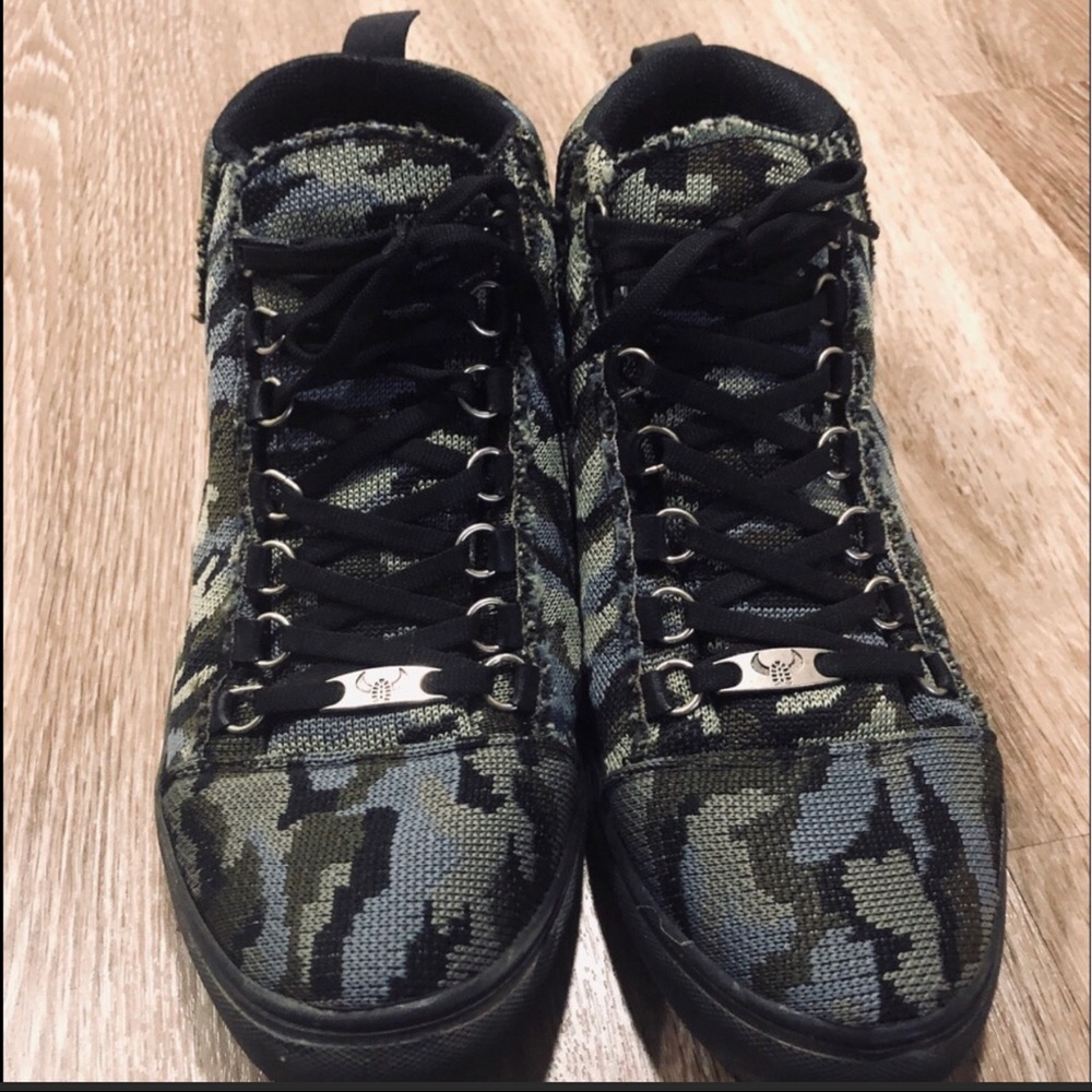 Army print Athletic shoes